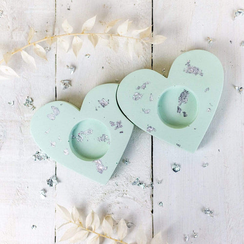 Nine Angels Set of heart-shaped tea light holders - green