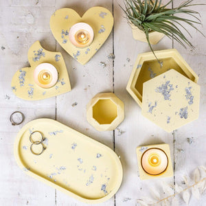 Nine Angels Set of heart-shaped tea light holders - yellow